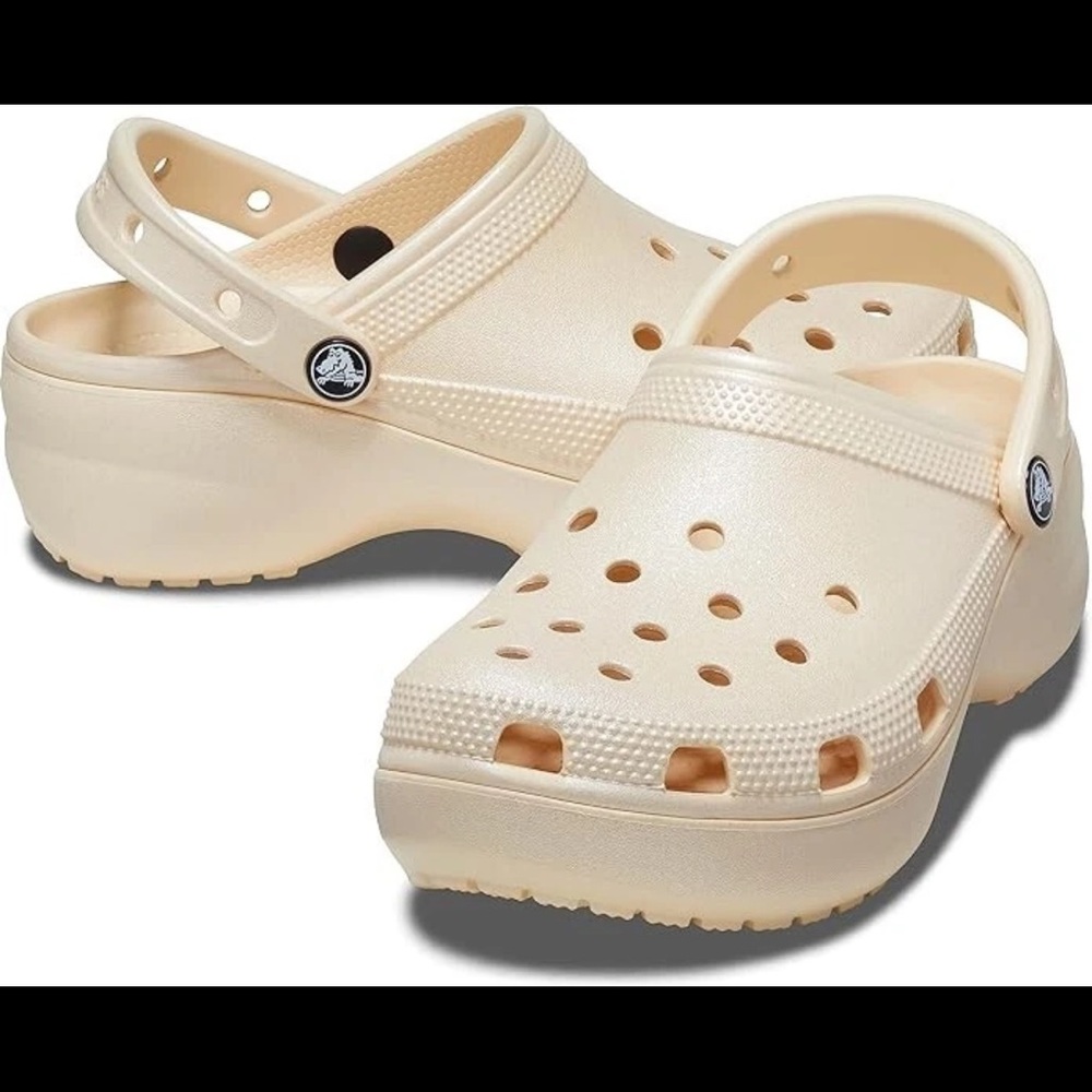 NWT CROCS Classic Platform Shimmer Clogs in Vanilla